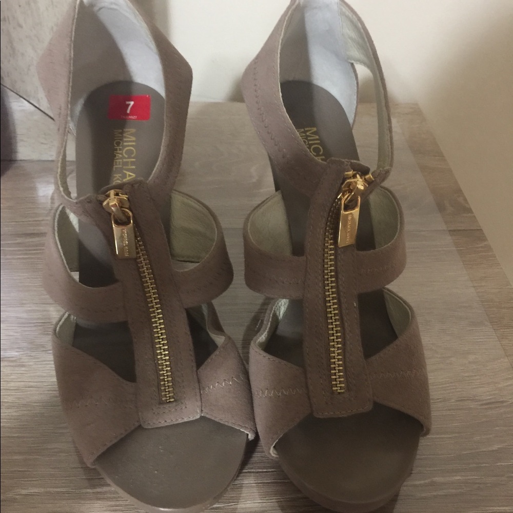 Michael kors pumps
